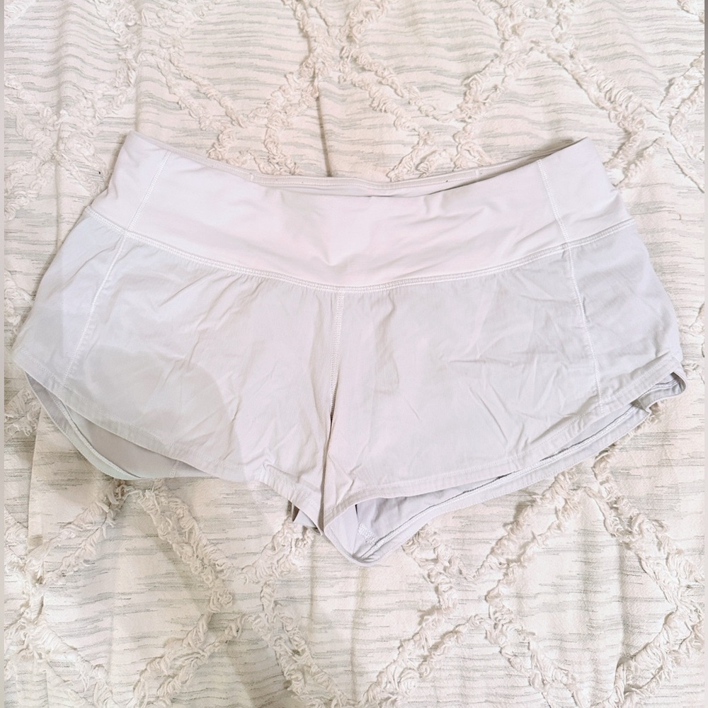 WHITE LULULEMON SPEED UP SHORTS